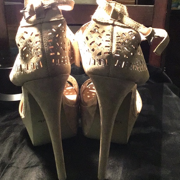 Women’s high heels size 8.5 - Picture 5 of 7